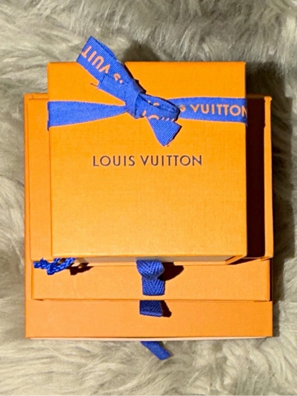 Louis Vuitton Orange Boxes beautiful LV blu ribbon 🎀 and original dust bags.